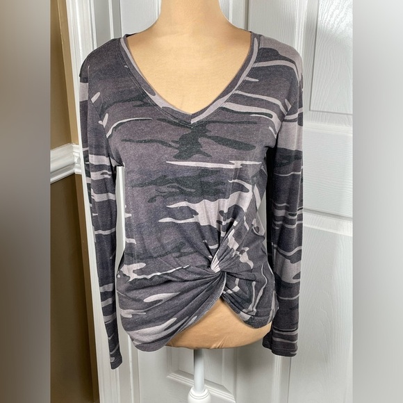 Altar’d State Camo Top Small - Picture 4 of 7